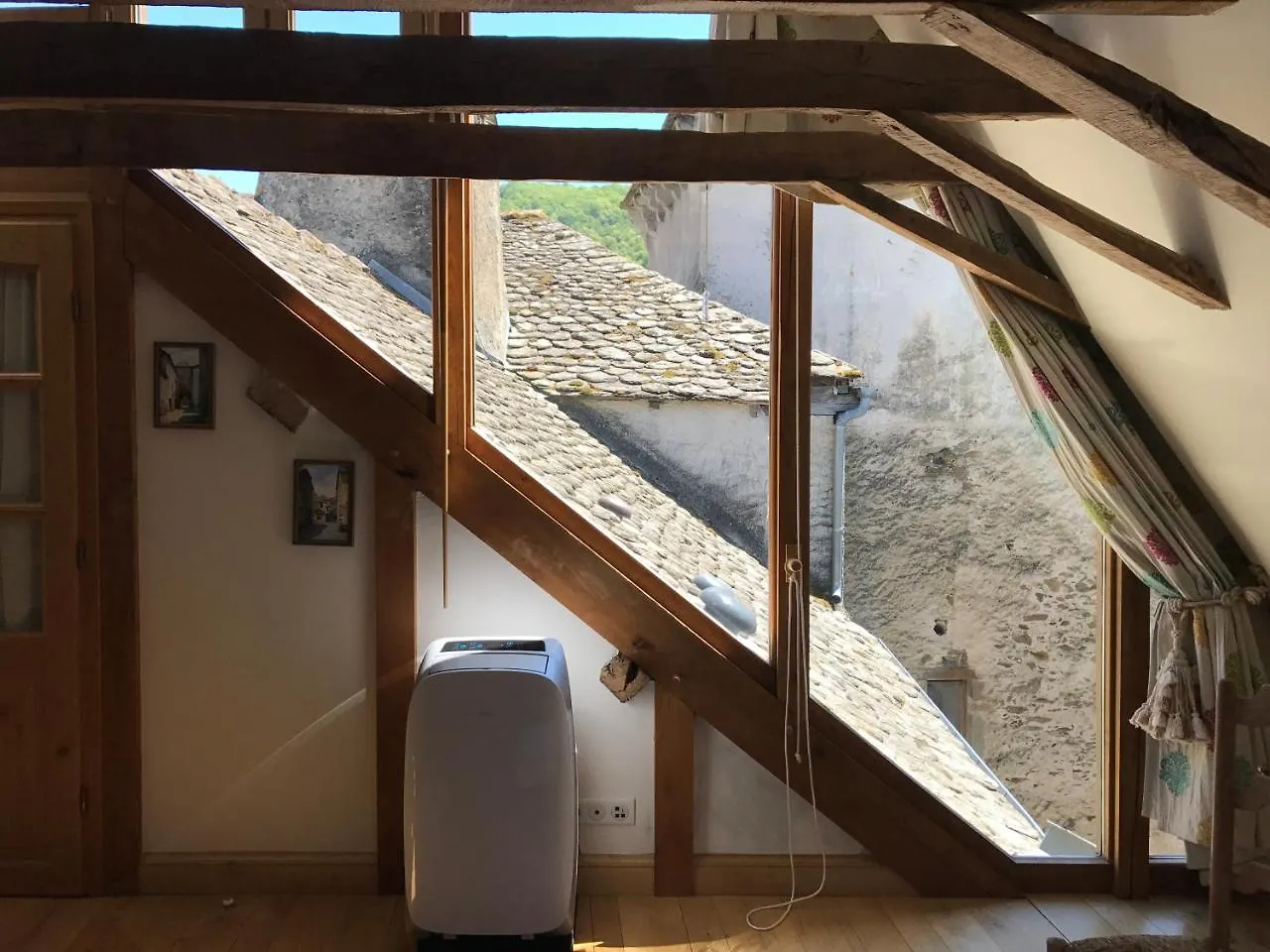 Portail Haut Bed and Breakfast Previnquieres 0*,  Francia